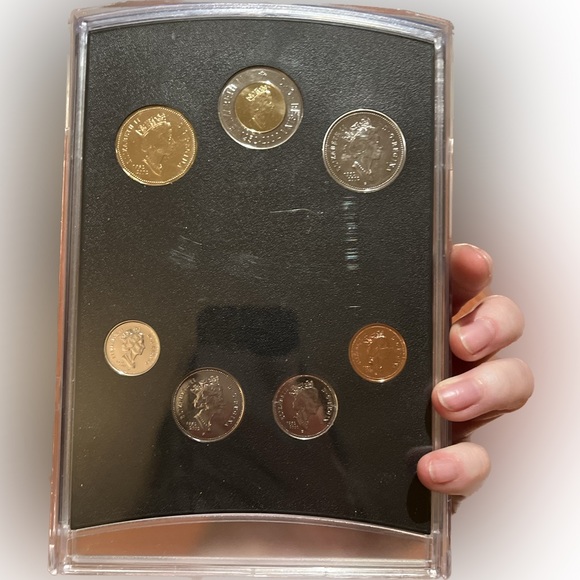 2002 OH! CANADA! Uncirculated Coin Set - Picture 2 of 2